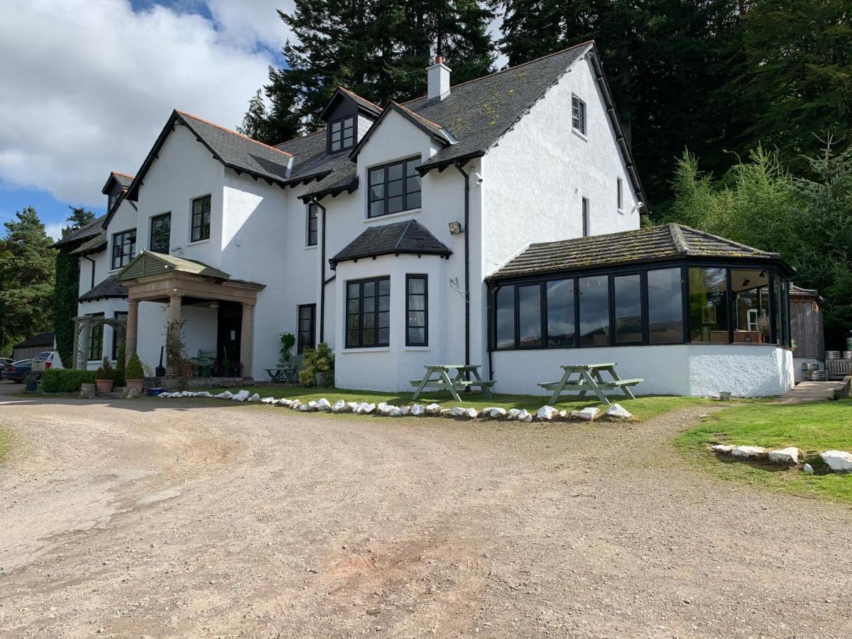 Craigdarroch Hotel Foyers Exterior photo