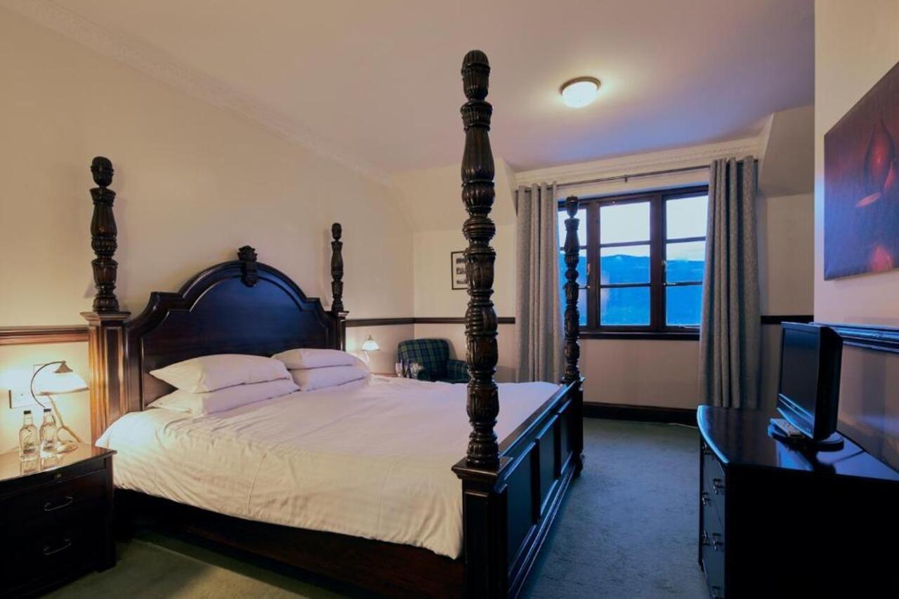 Craigdarroch Hotel Foyers Exterior photo