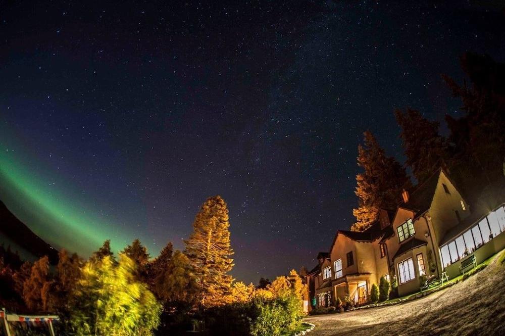 Craigdarroch Hotel Foyers Exterior photo