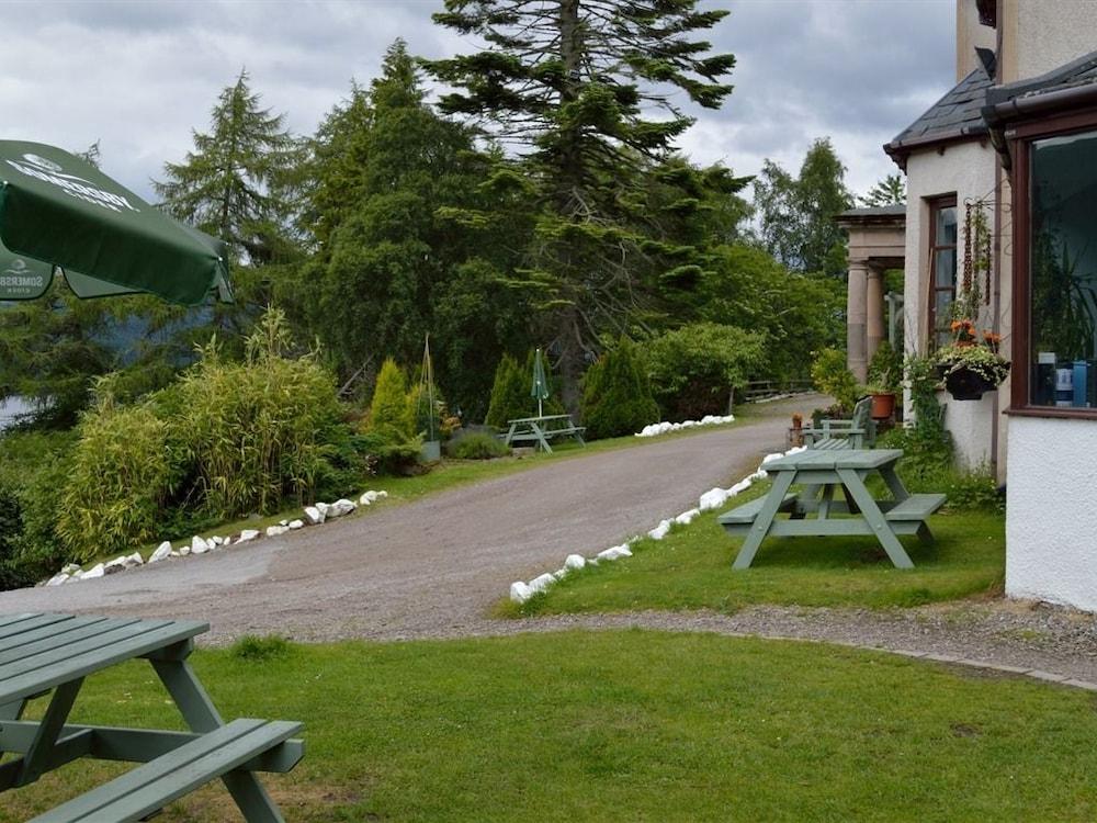 Craigdarroch Hotel Foyers Exterior photo