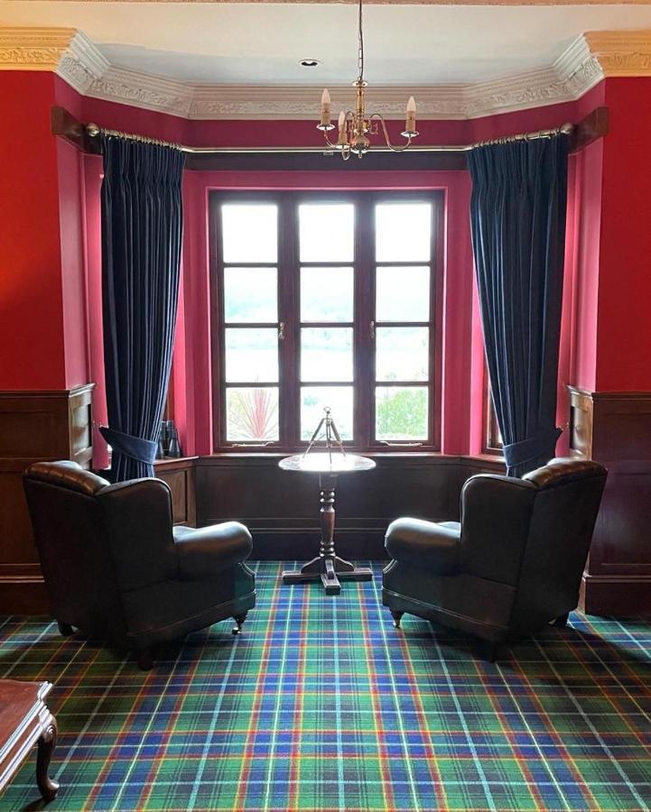 Craigdarroch Hotel Foyers Exterior photo