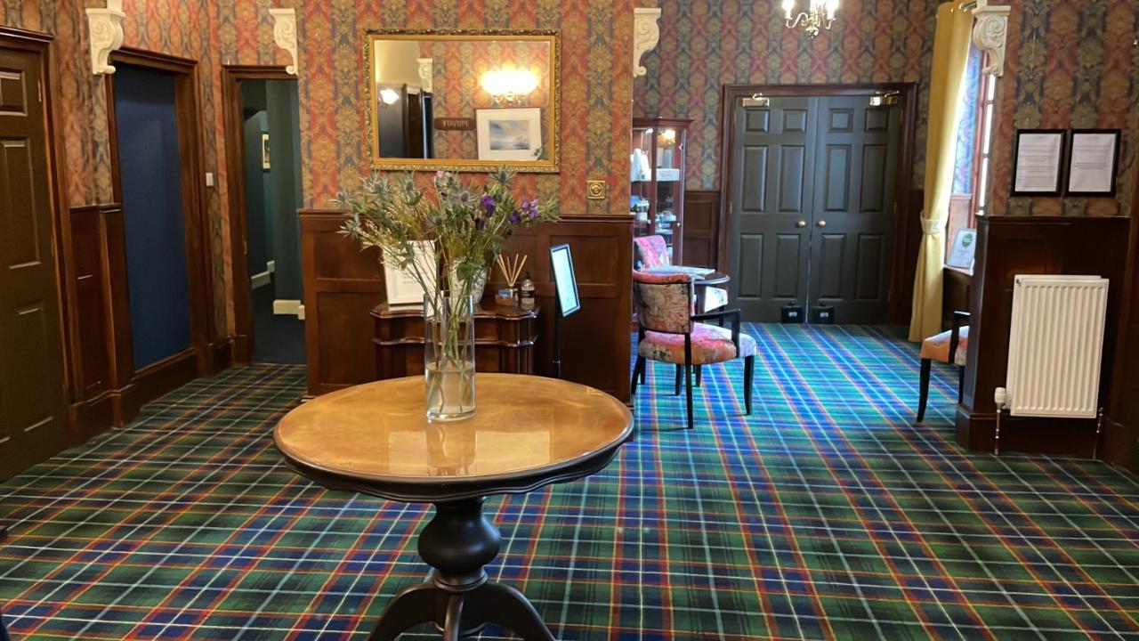 Craigdarroch Hotel Foyers Exterior photo