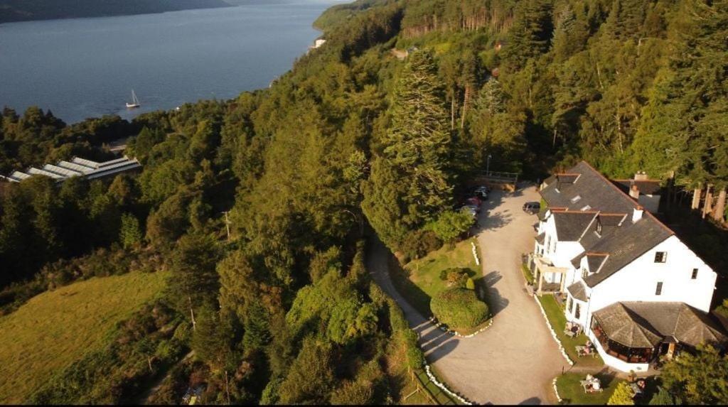 Craigdarroch Hotel Foyers Exterior photo