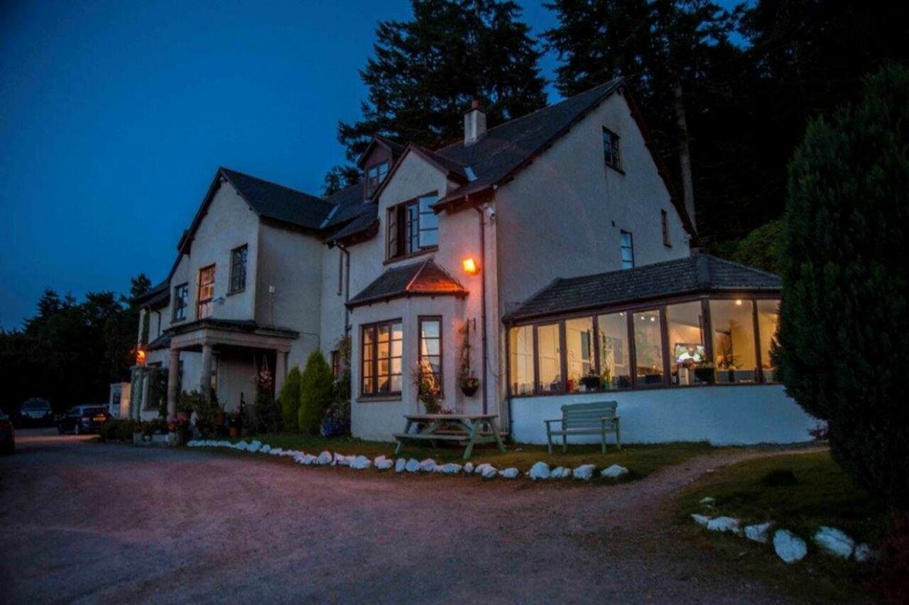 Craigdarroch Hotel Foyers Exterior photo