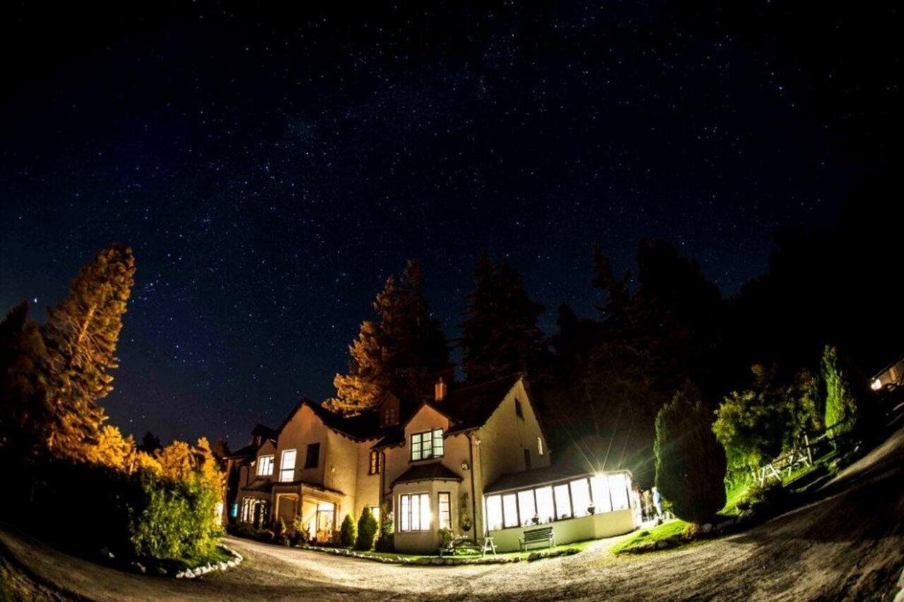Craigdarroch Hotel Foyers Exterior photo