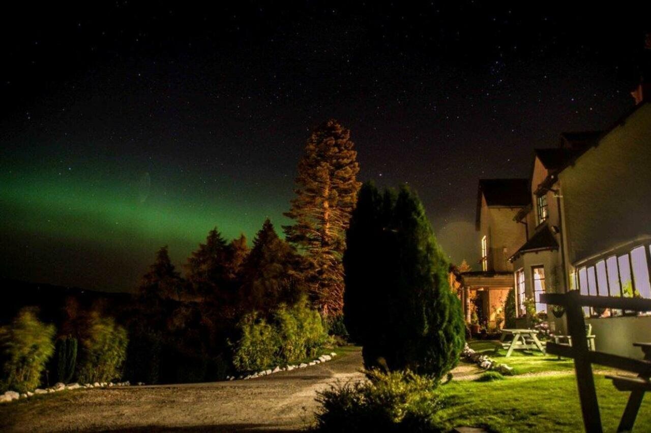 Craigdarroch Hotel Foyers Exterior photo