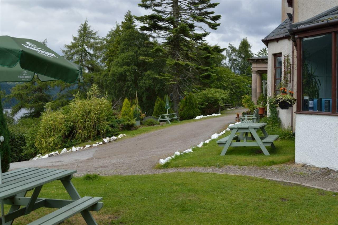 Craigdarroch Hotel Foyers Exterior photo